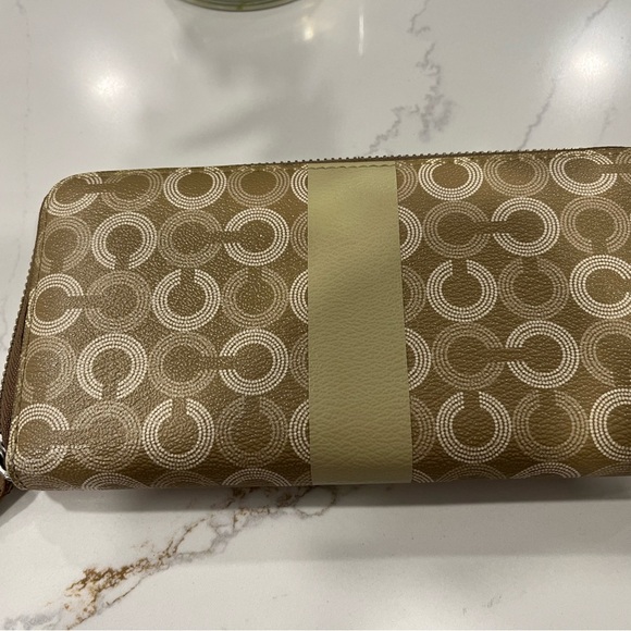Authentic Coach Large Zipper Classic "C" Wallet (Tan/Brown) - Picture 8 of 8
